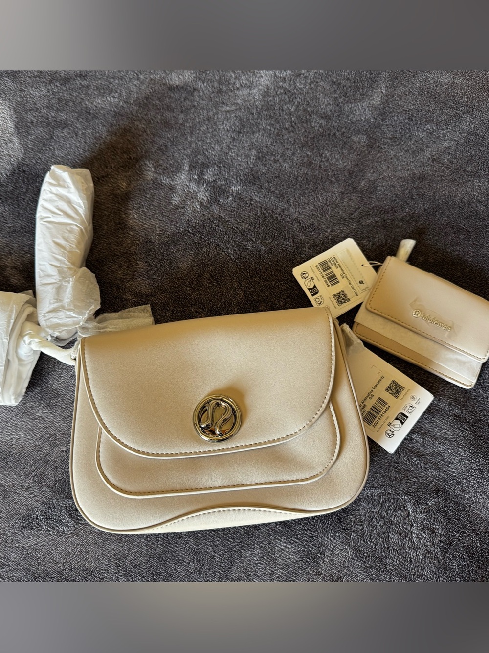lululemon athletica Leather Alternative Crossbody bag with Matching Wallet - Picture 2 of 9